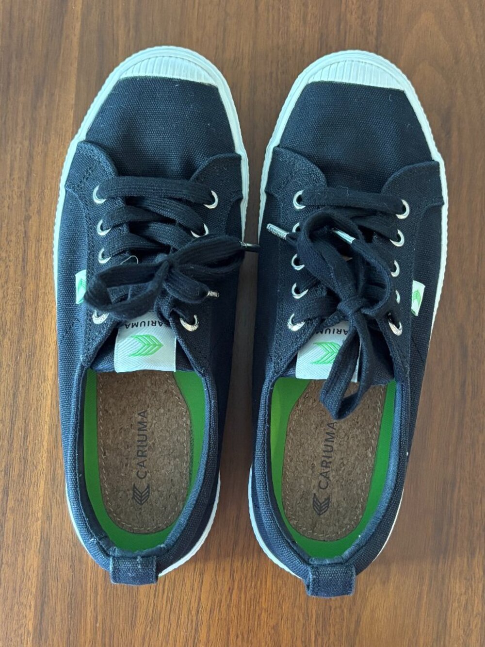 Cariuma Black Sneakers